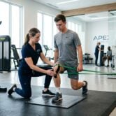 Physical_therapist_assessing