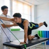 fa54e7d6-51be-4506-b983-2c988111c2fb.webp Athlete receiving performance physical therapy in a modern rehabilitation setting